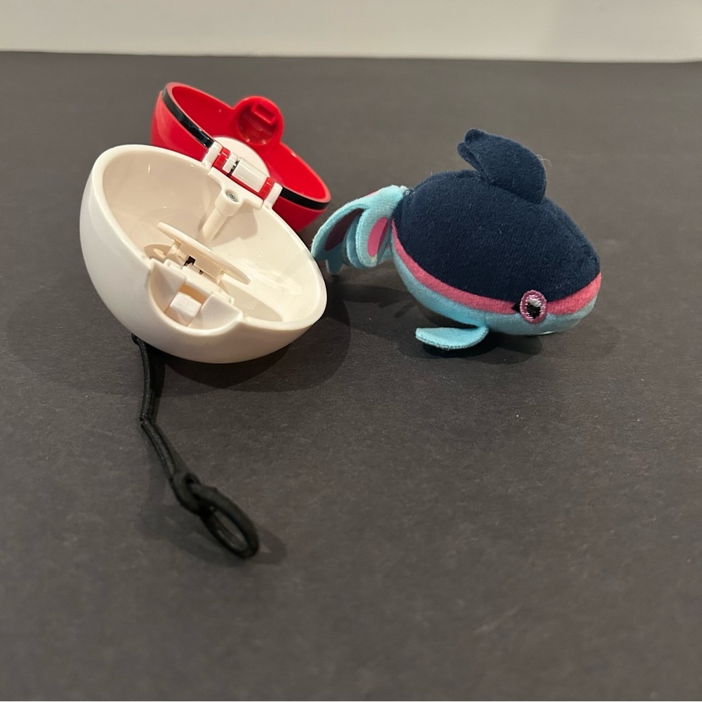 Pokémon Jakks Pacific Pokeball Throw Toy Finneon